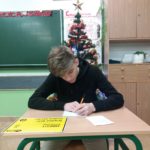 Uczeń piszący list