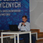 Dominik Sołowiej przy mikrofonie