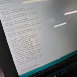 Laptop - komendy na monitorze